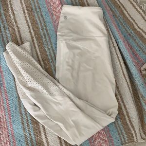 White lululemon leggings